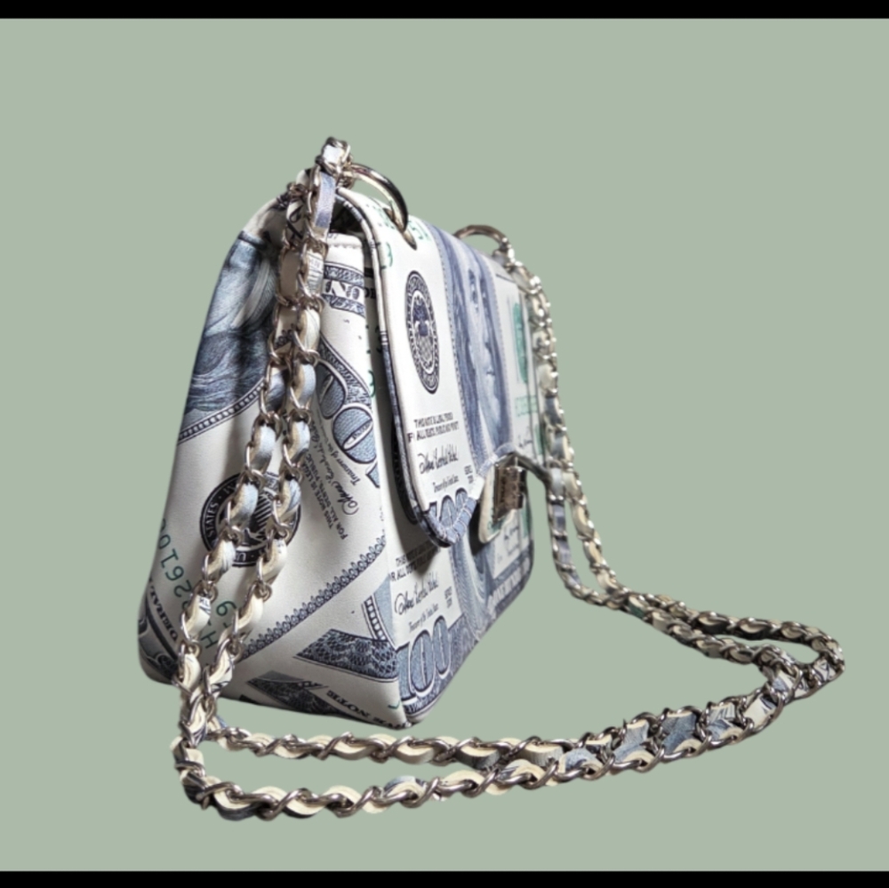 Stylish ($100 Print) Benjamin Franklin Chain Crossbody Novelty Bag - Picture 3 of 9